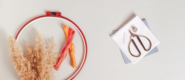 Atelier cu materiale de broderie